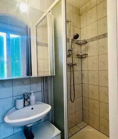 T3 - 3 Chambres Proche Toutes Commodites *